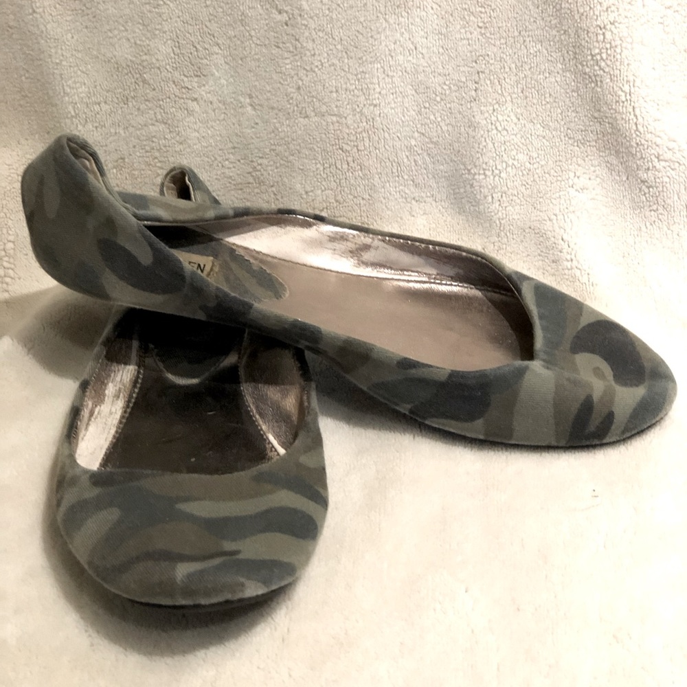Steve Madden camo ballet flats